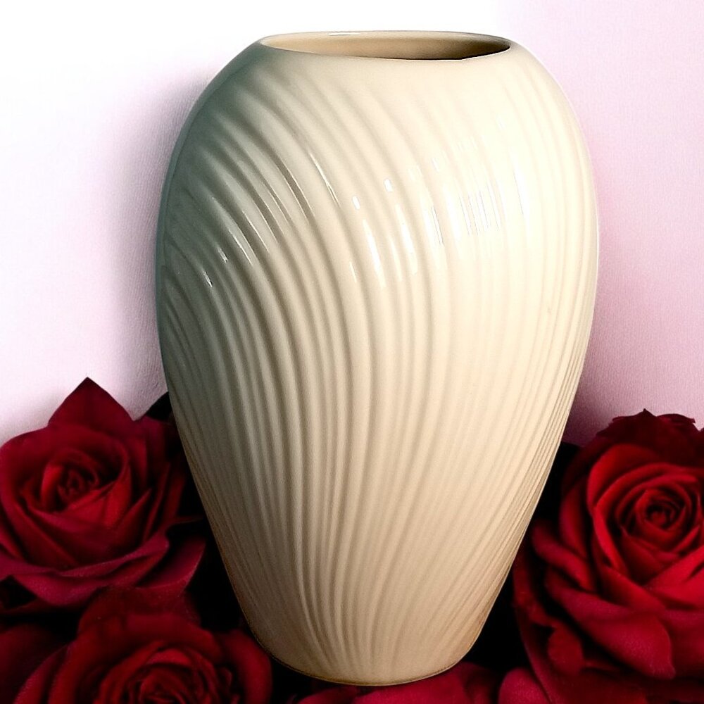 Lenox Mirage Collection 8" Vase | 1987 Vintage Art Deco Elegance - Picture 2 of 7